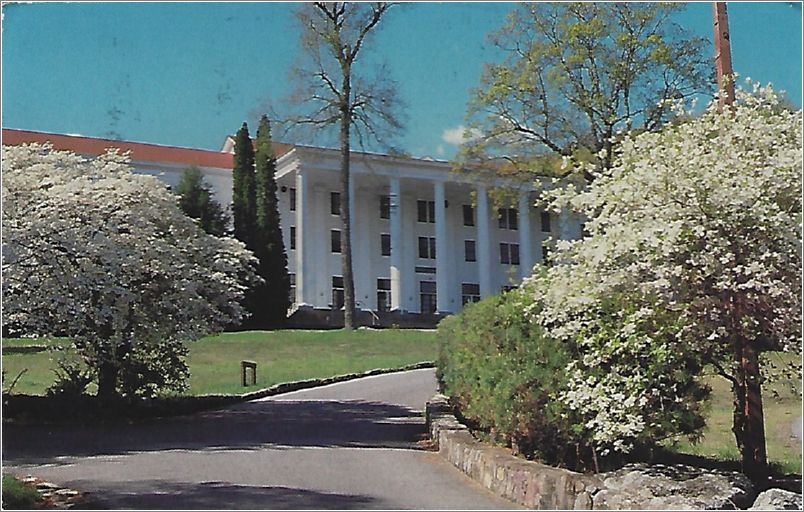 Robert E Lee Hall in Spring (message blocked) aps39131109a01-f