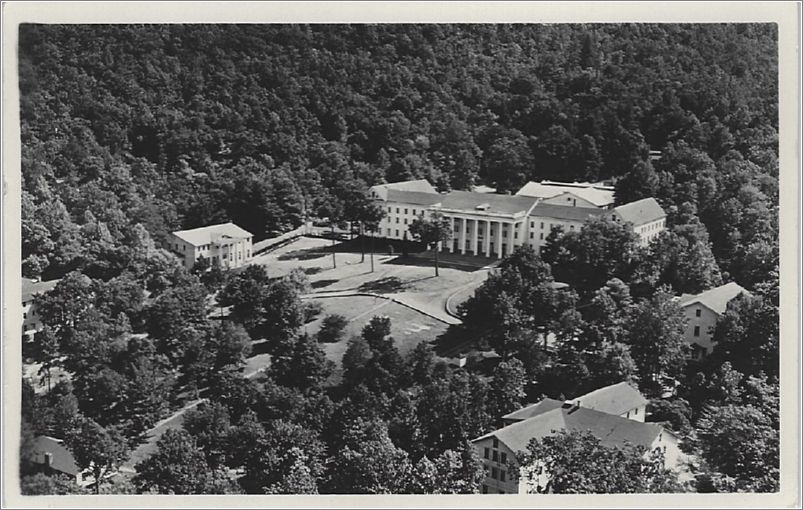 (not marked) Aerial View of Lee Hall and Grounds unk002b01-f
