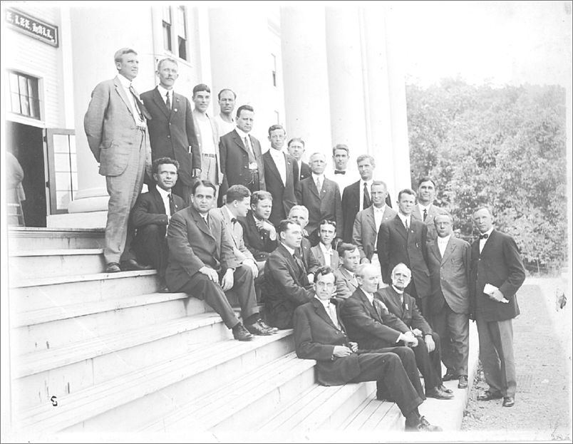 Railroad Group, Blue Ridge 1914 (handwritten on back) x14-groups-01