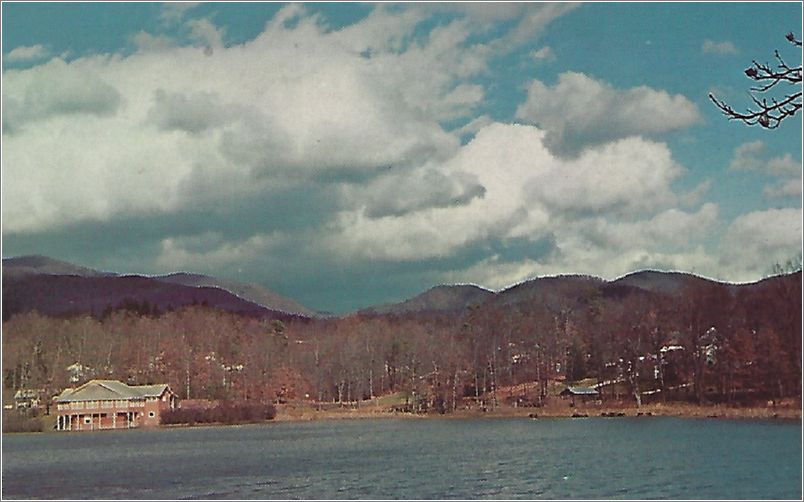 Lake Tomahawk, Black Mountain North Carolina x19-apckbm20-44966-a01-f