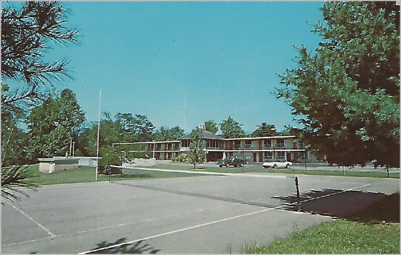 Travel-Eze Motel Village and Restaurant, Interstate 40, Black Mountain, North Carolina x19-ck053157a01-f